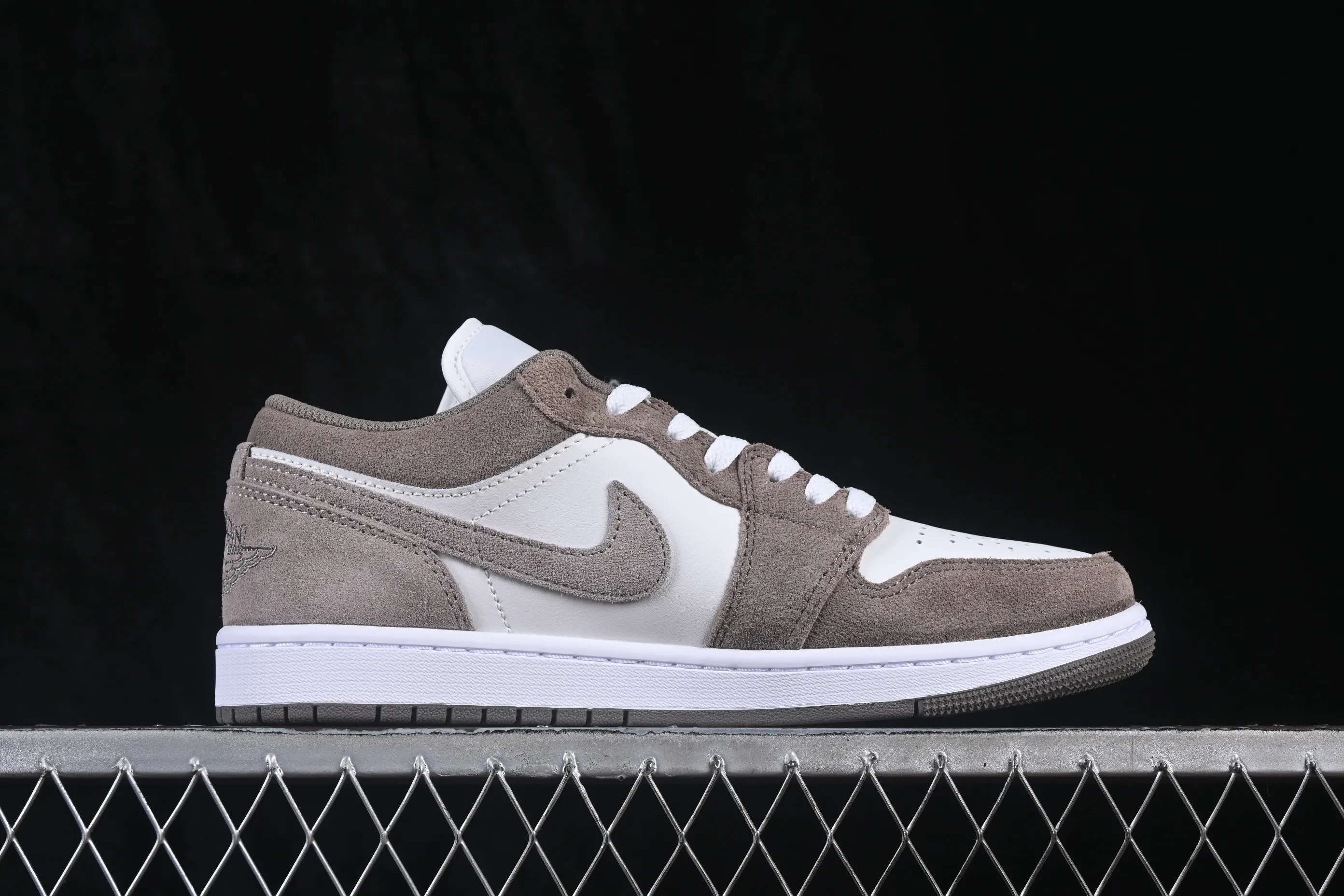 All categories Air Jordan Jordan series basketball shoes Air Jordan 1 Low G version pure original Air Jordan 1 Low AJ1 Joe 1 white gray low-top retro culture basketball shoes 553558-046